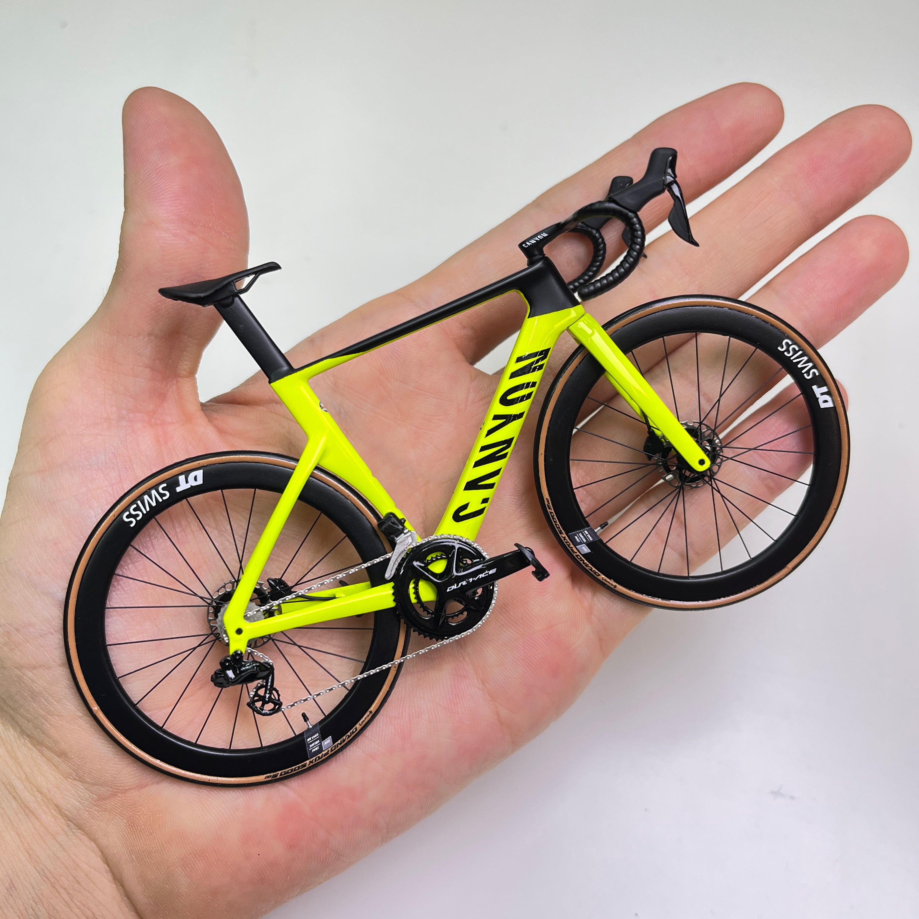 Canyon Aeroad CF SLX CFR Miniaturmodell 1:12 Rennrad | MVDP-Geschenk für deinen Partner oder dich selbst | Maßgeschneidertes, äußerst realistisches Modell