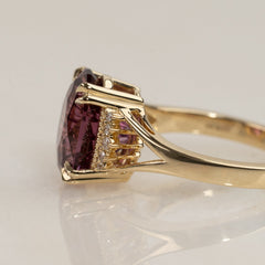 FANCY-CUT BURGUNDY SPINEL & DIAMOND RING - 6.7ct