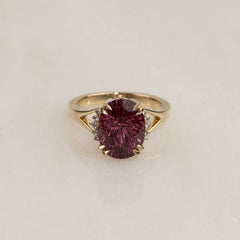 FANCY-CUT BURGUNDY SPINEL & DIAMOND RING - 6.7ct