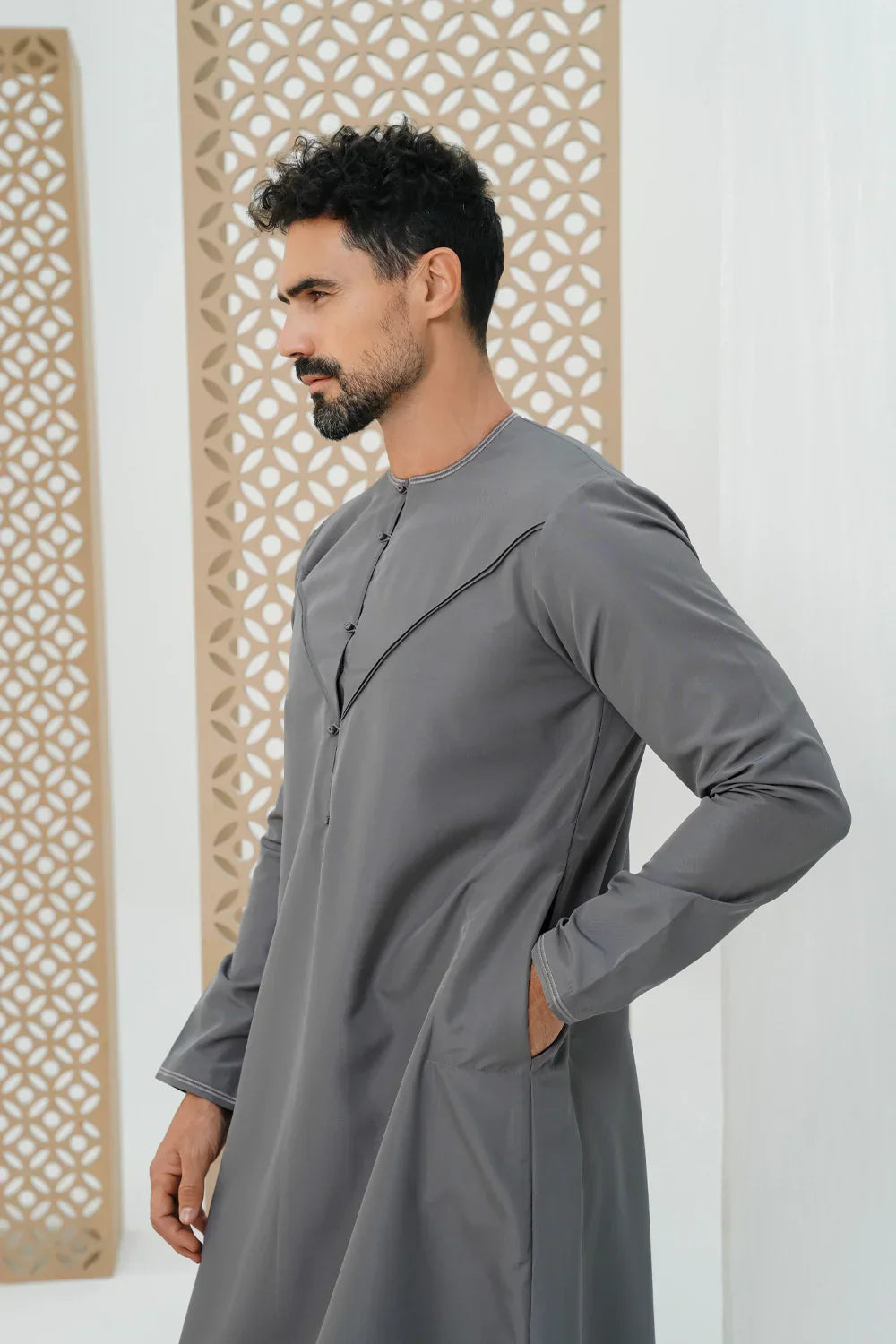 Emirati Faris Thobe/Jubba in Charcoal