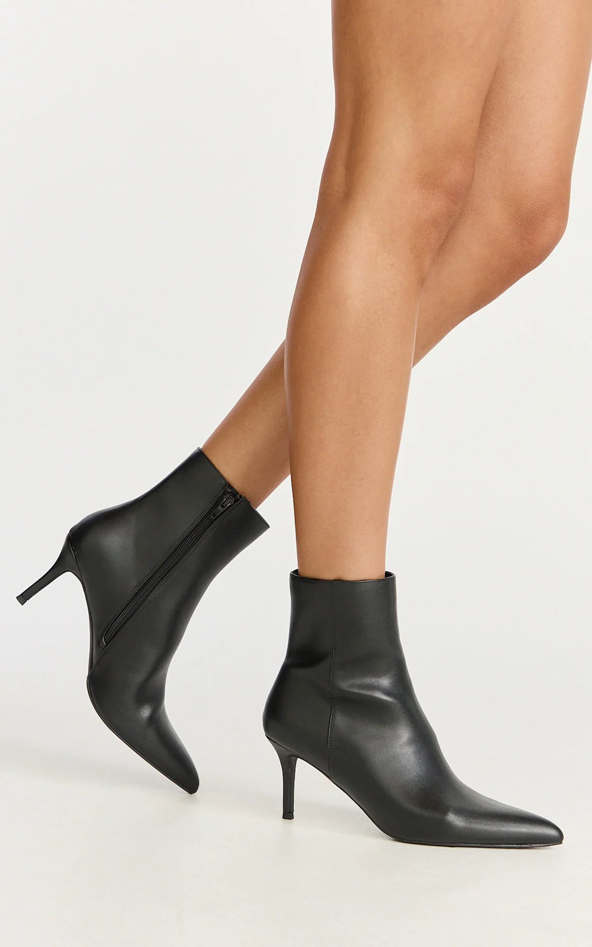 Verali-Beth Boots - In Black
