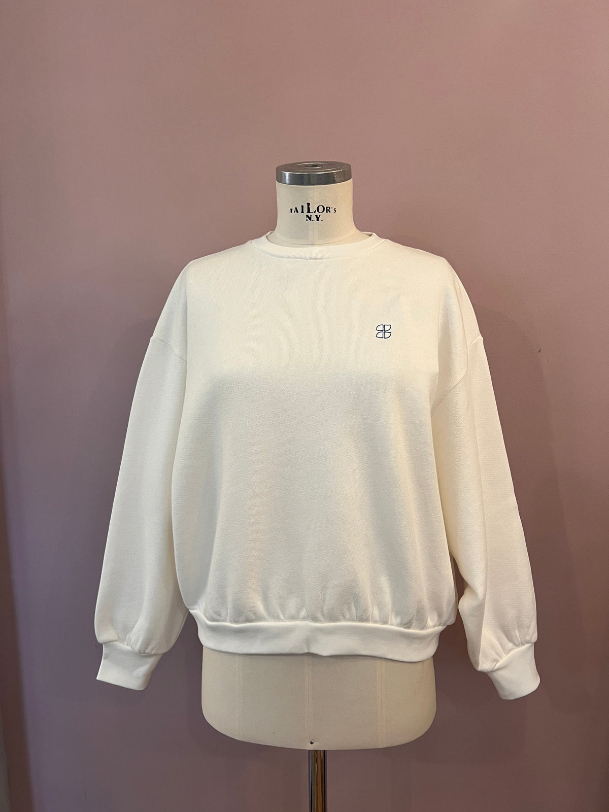 Sweater in Offwhite mit rot-blauem "LUCKY everyday"- Print von by-bar