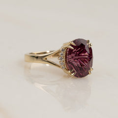 FANCY-CUT BURGUNDY SPINEL & DIAMOND RING - 6.7ct