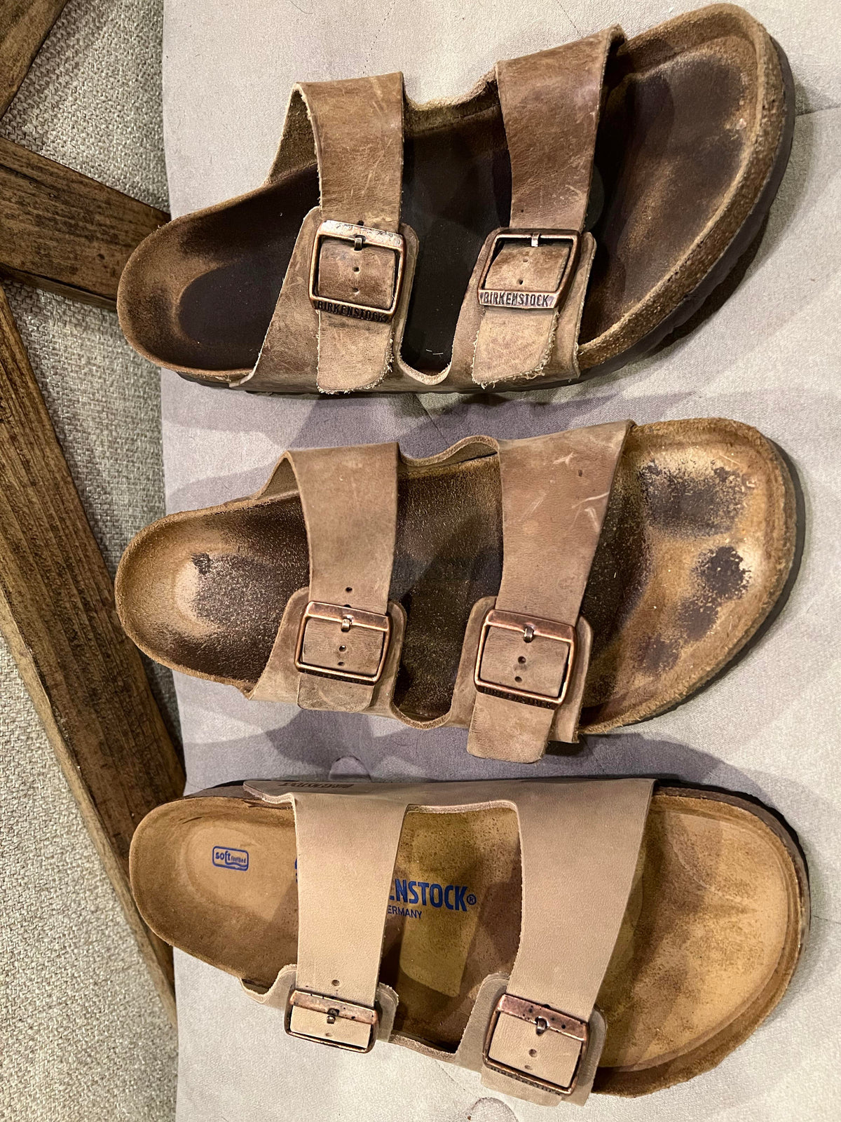 Oiled Tobacco Brown: Since it's been asked several times lately, I thought  I'd post reference pictures. This is a new pair, next to a broken in pair,  next to a very broken