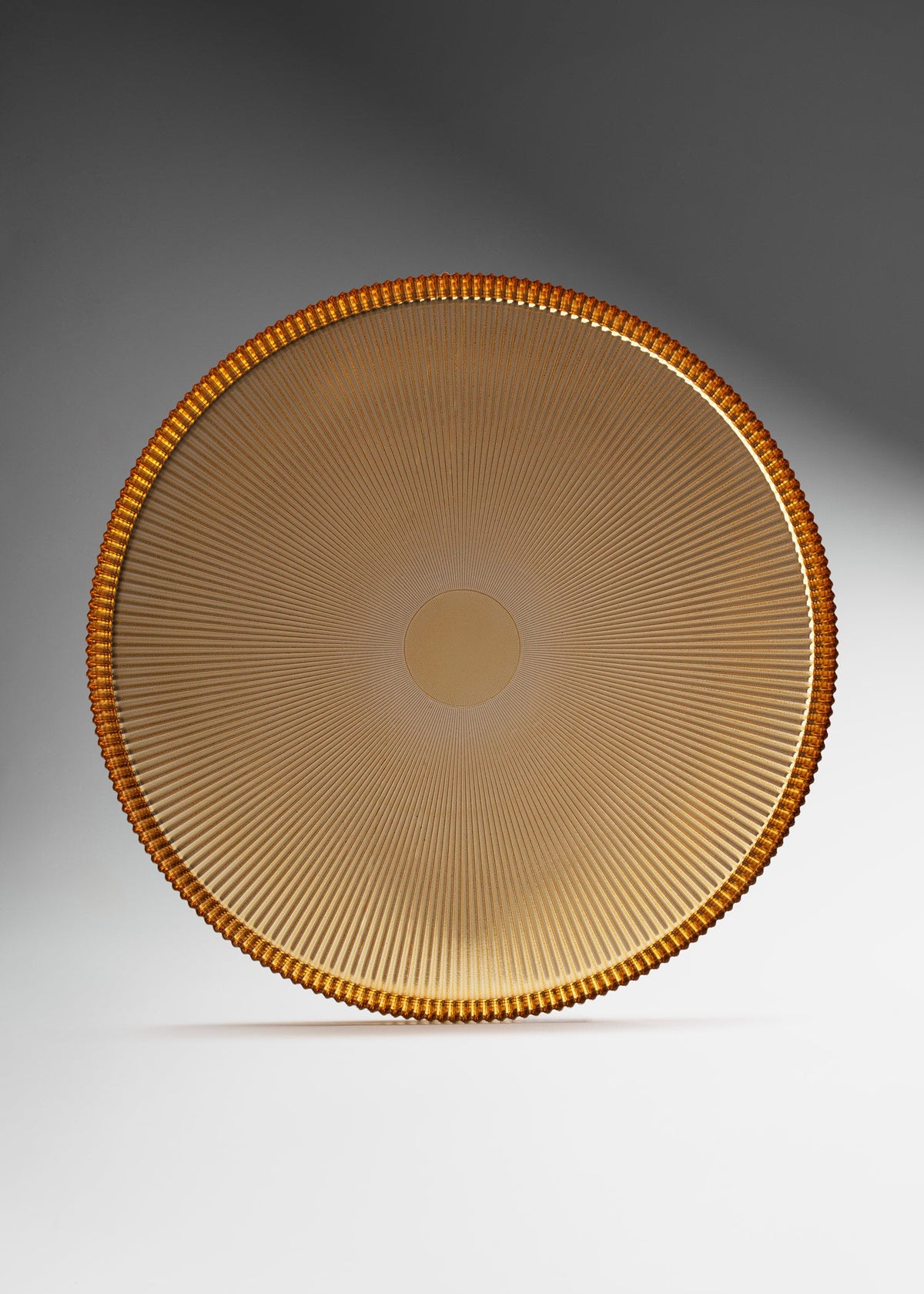 Plato base de vidrio ámbar ala alta 31.5 cm