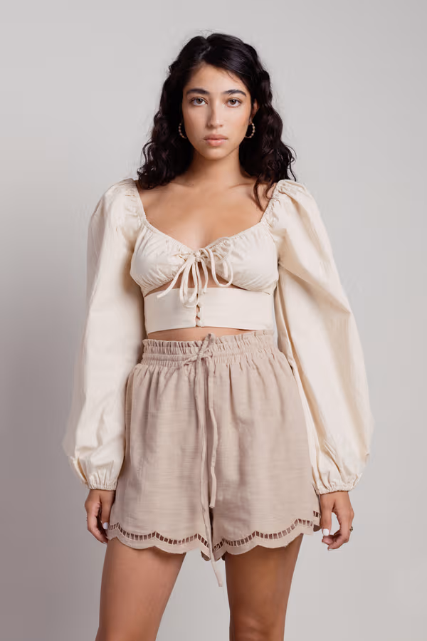 Curvy Scallop Shorts - Taupe